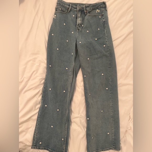 Old Navy Extra High-Waisted Sky-Hi Wide Leg Jeans – Daisy Embroidery size 4 - Picture 3 of 6